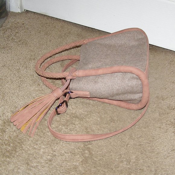 NEW Cute DANIELLE NICOLE Crossbody Bag w/Tassel - Picture 5 of 13